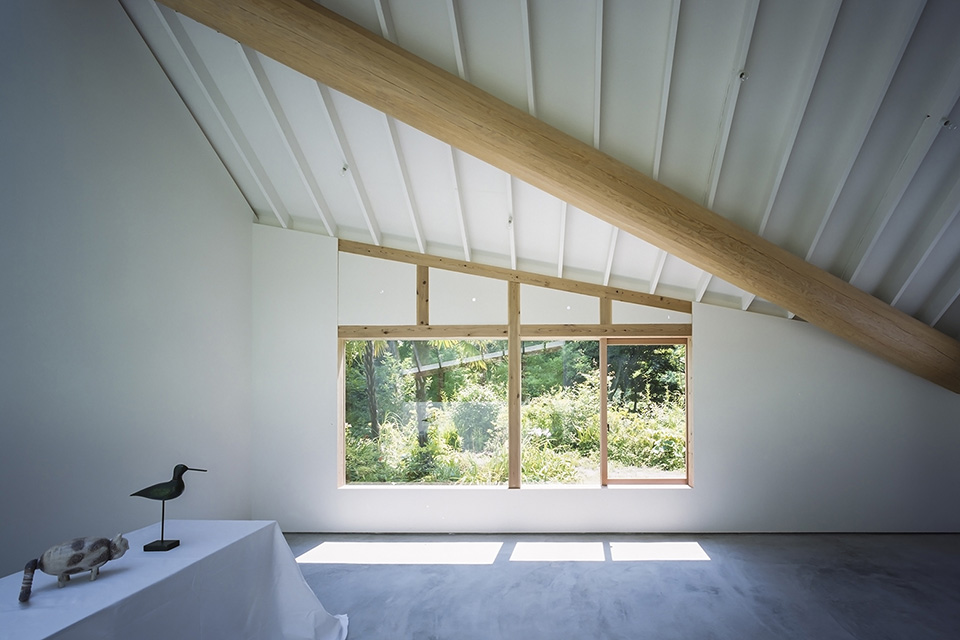 Japanese Architect Designs Perfect Studio, Naturally Uses Ambient and Fill Light