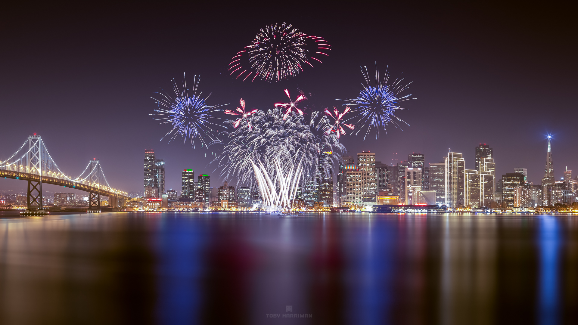 Time-lapse Film Shows The Beautifully Intense New Year's Eve Fireworks in San Francisco