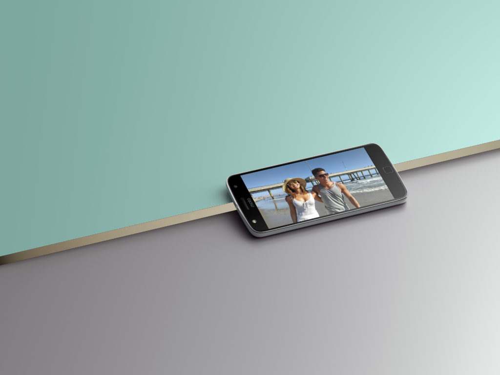 Moto Z Play Droid Selfie Display