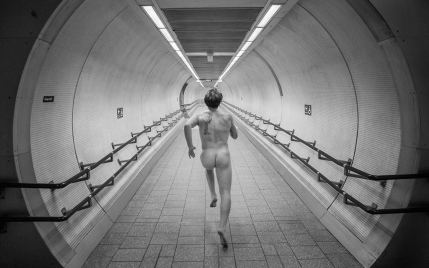 Catch London's Naked Parkour and Free-Runner (NSFW)