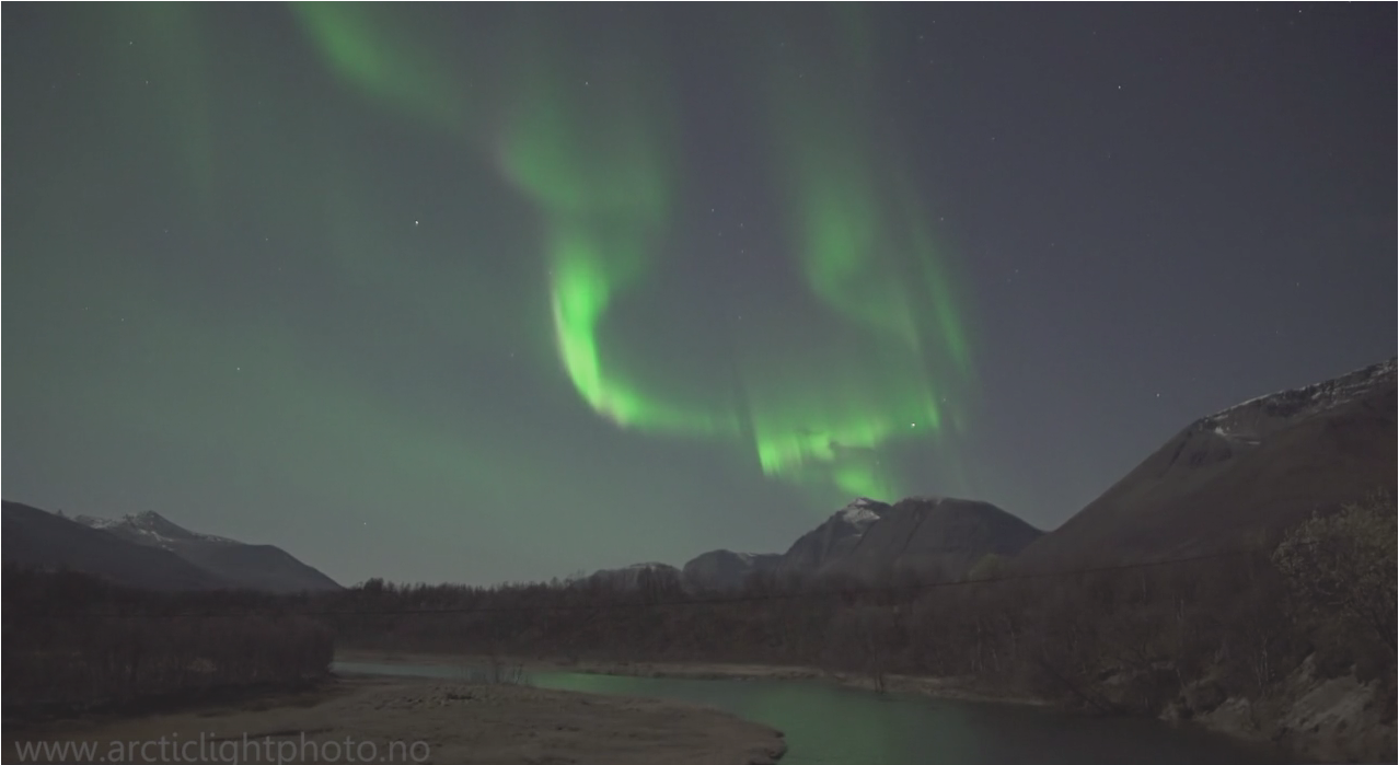 Norwegian Videographer Shoots Rare Aurora Sequences in Real-time